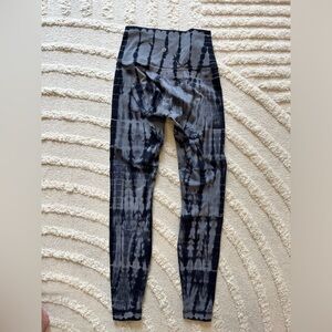 EUC size 4 Lululemon LUXTREME leggings, 25”